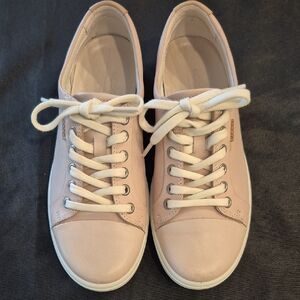 ECCO Soft 7 Light Pink Sneakers